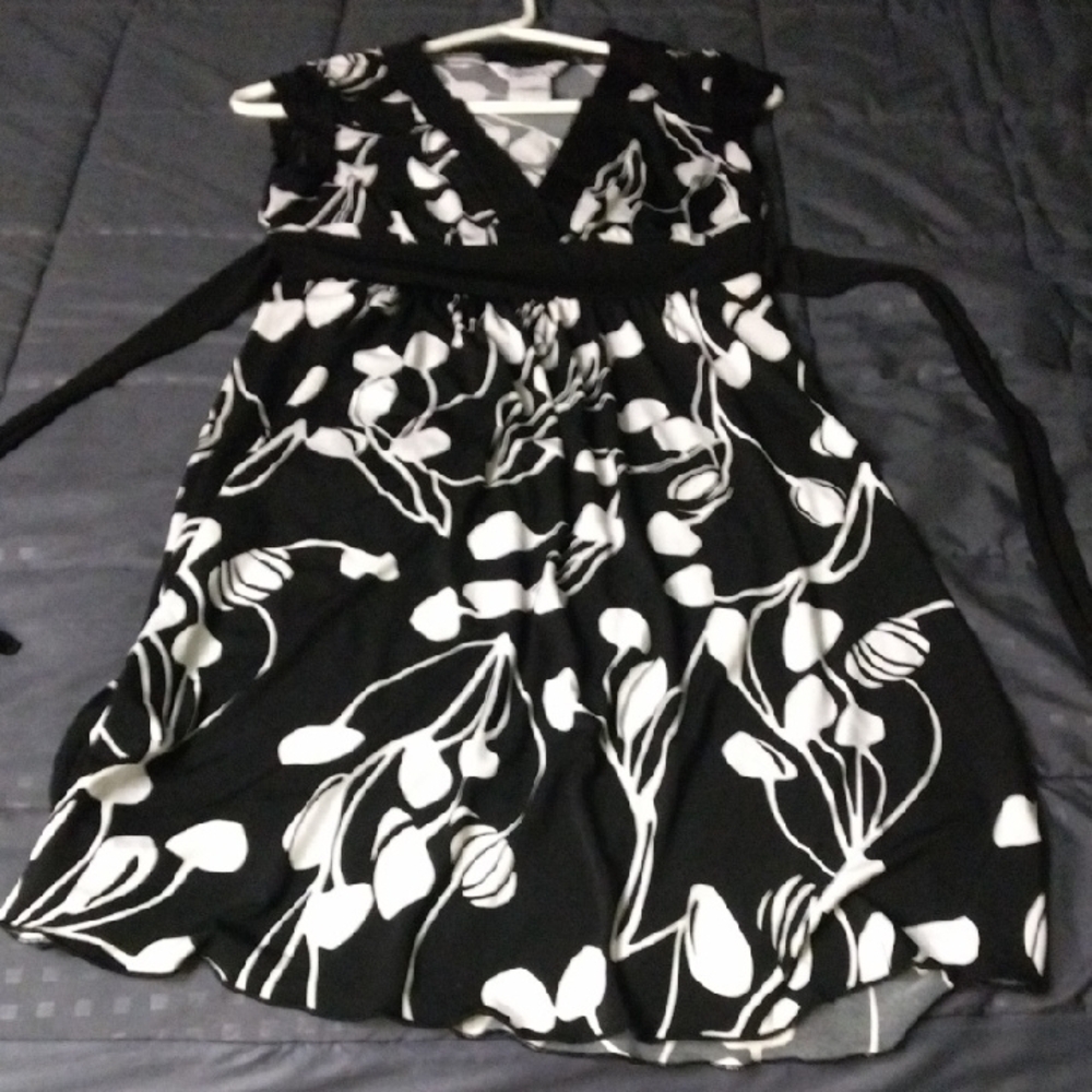 Speechless Black and White Sleeveless Midi Sundress